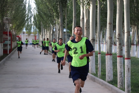 新疆森林消防总队巴州支队阿克苏大队多措并举掀起体能训练新高潮