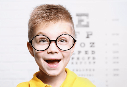 北京配眼镜哪里好，怎么给孩子选择合适的镜片？