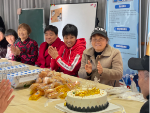 “舞动幸福·乐享生活”陆坝社区老年集体生日会欢乐开场