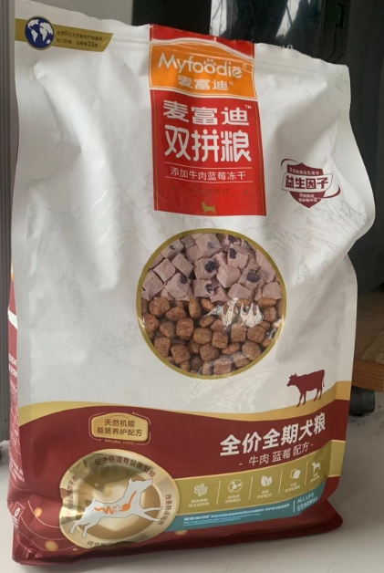 麦富迪牛肉蓝莓冻干双拼粮，换季给狗狗锁住